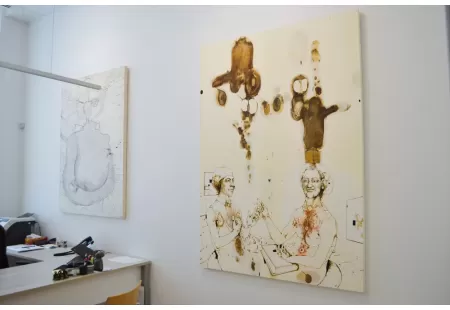 Oeuvres de Massimo Guerrera sur un mur