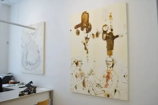 Œuvres de Massimo Guerrera sur un mur